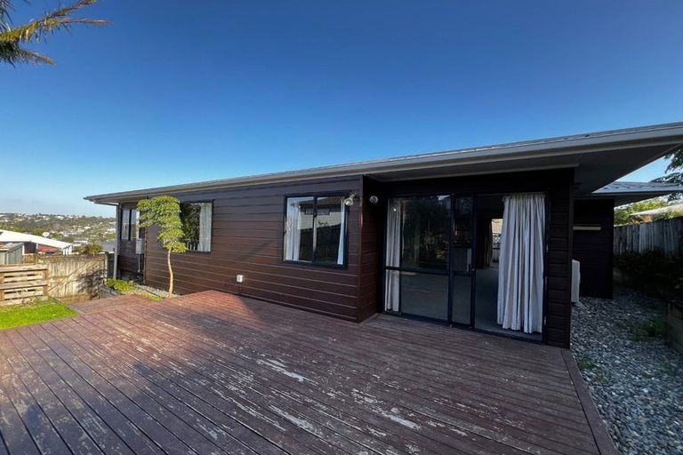 Photo of property in 2/21 Heathglen Place, Bayview, Auckland, 0629