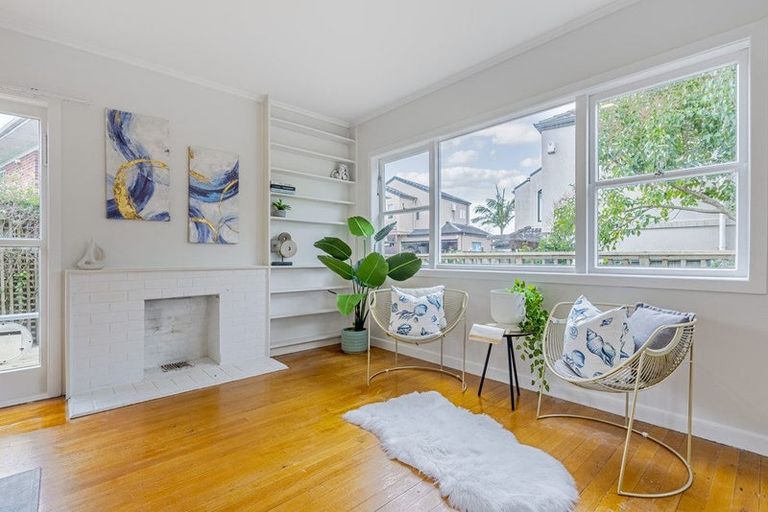 Photo of property in 1/23 Forrest Hill Road, Milford, Auckland, 0620