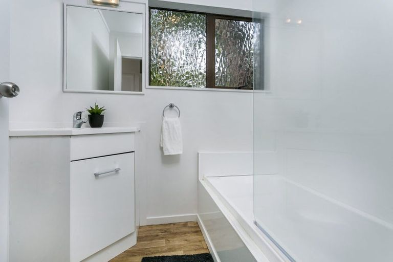 Photo of property in 2/68 Beulah Avenue, Rothesay Bay, Auckland, 0630