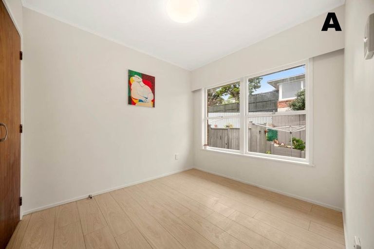 Photo of property in 49 Peach Road, Glenfield, Auckland, 0629