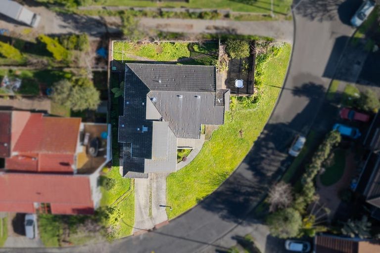 Photo of property in 11 Duval Grove, Tawa, Wellington, 5028