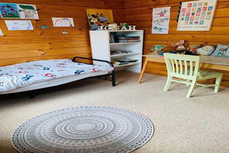 Photo of property in 2/72 Aeroview Drive, Beach Haven, Auckland, 0626