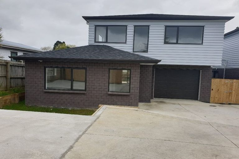 Photo of property in 18a Riverpark Crescent, Henderson, Auckland, 0610