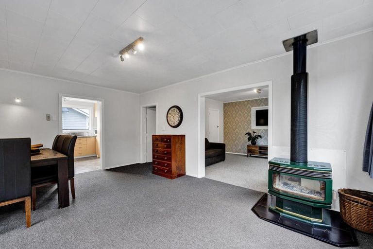 Photo of property in 28 Disraeli Street, Hawera, 4610