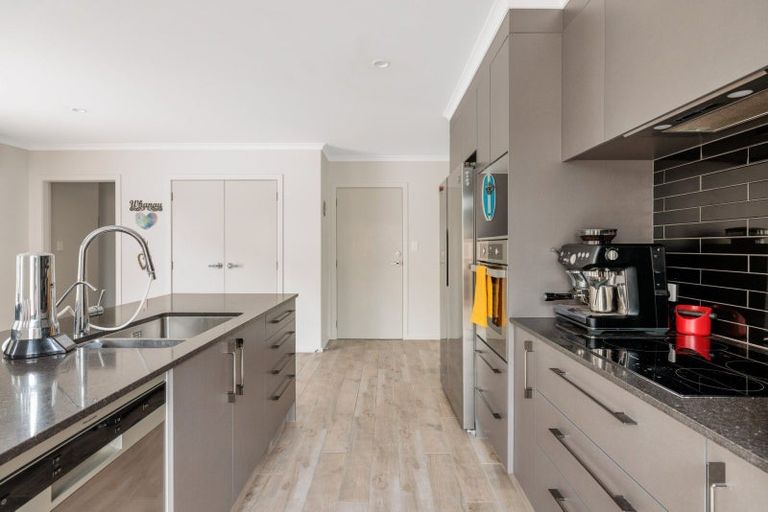 Photo of property in 81 Pakanga Grove, Pyes Pa, Tauranga, 3112