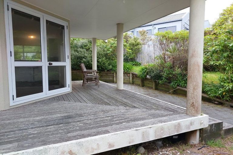 Photo of property in 56 Ashton Fitchett Drive, Brooklyn, Wellington, 6021