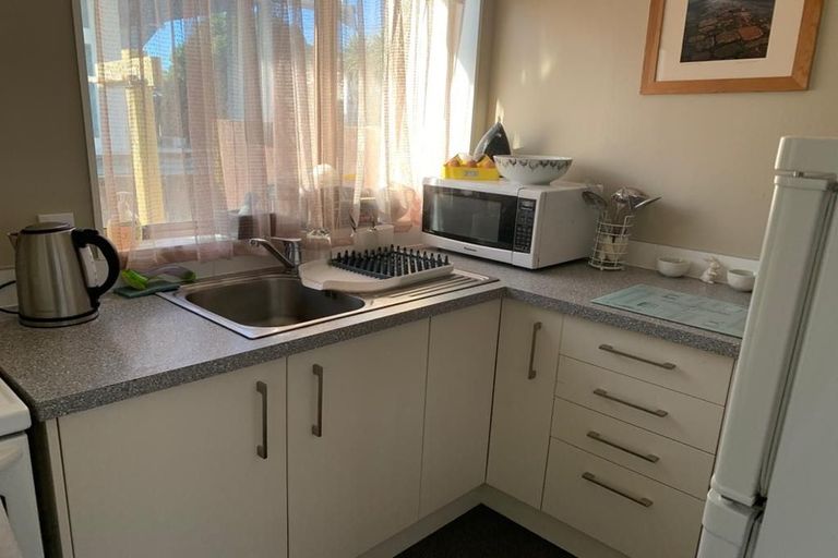 Photo of property in 3/49 Apu Crescent, Lyall Bay, Wellington, 6022