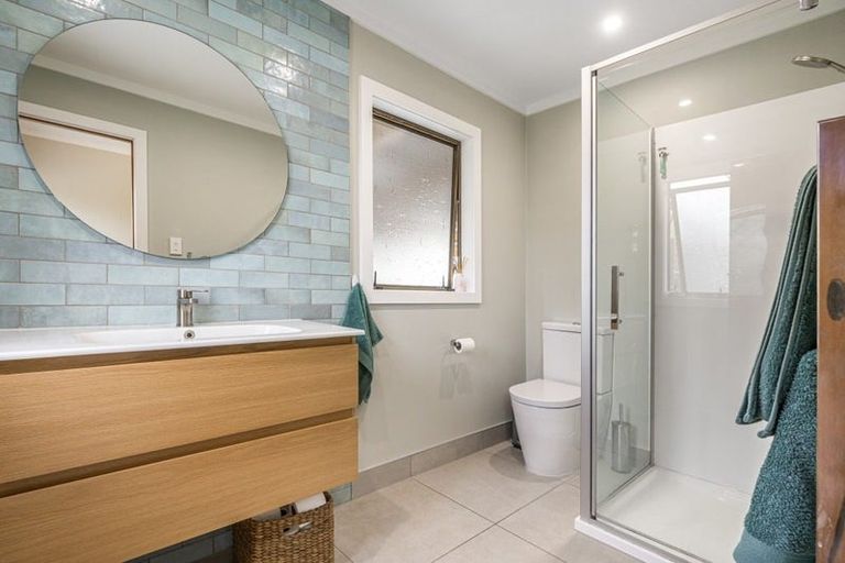 Photo of property in 33 Jelas Road, Red Beach, 0932