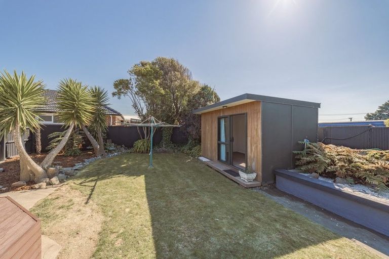 Photo of property in 15 Quebec Place, Wainoni, Christchurch, 8061