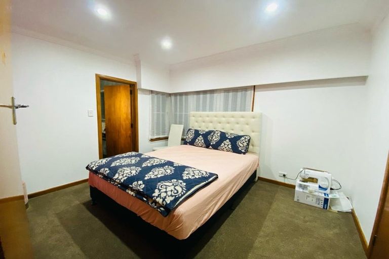 Photo of property in 4287 Great North Road, Glendene, Auckland, 0602