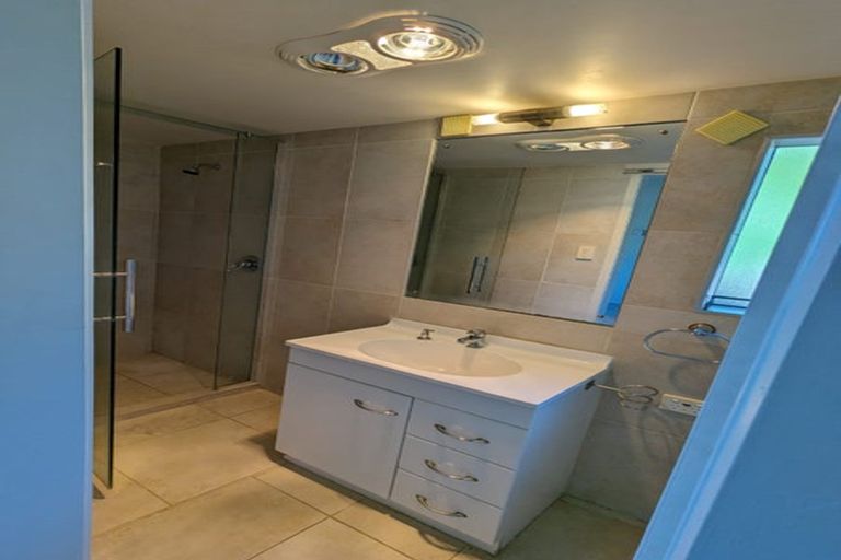 Photo of property in 77 Beechdale Crescent, Pakuranga Heights, Auckland, 2010