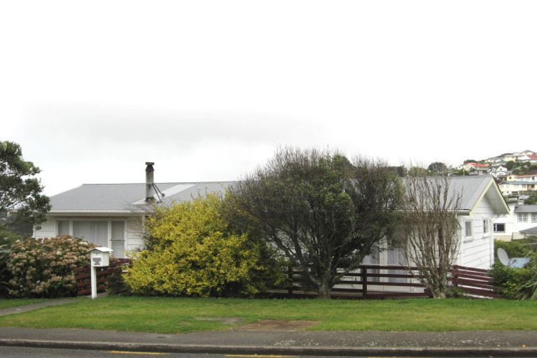 Photo of property in 45 Stewart Drive, Newlands, Wellington, 6037