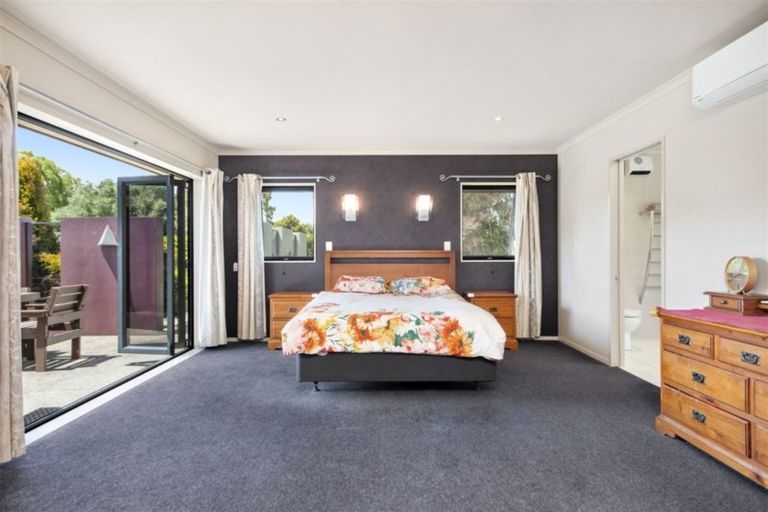 Photo of property in 8 Frank Knight Place, Waiuku, 2123