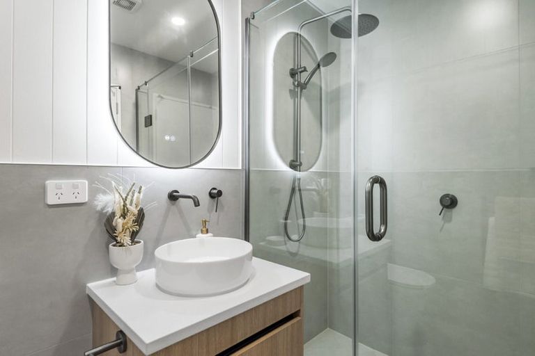 Photo of property in 16-18 Handley Avenue, Narrow Neck, Auckland, 0624