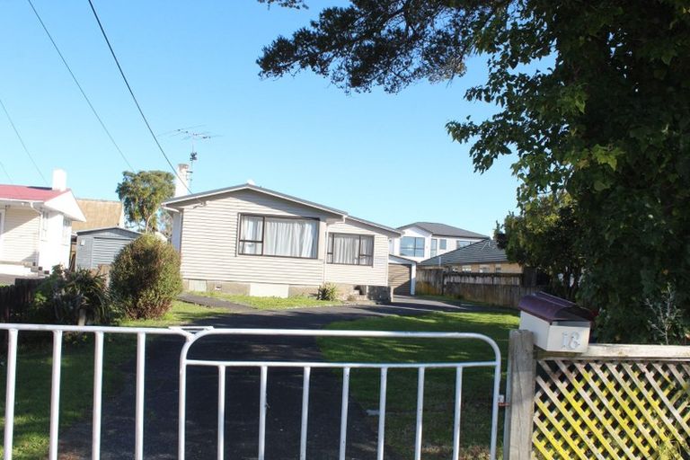 Photo of property in 18 Saint Leonards Road, Kelston, Auckland, 0602