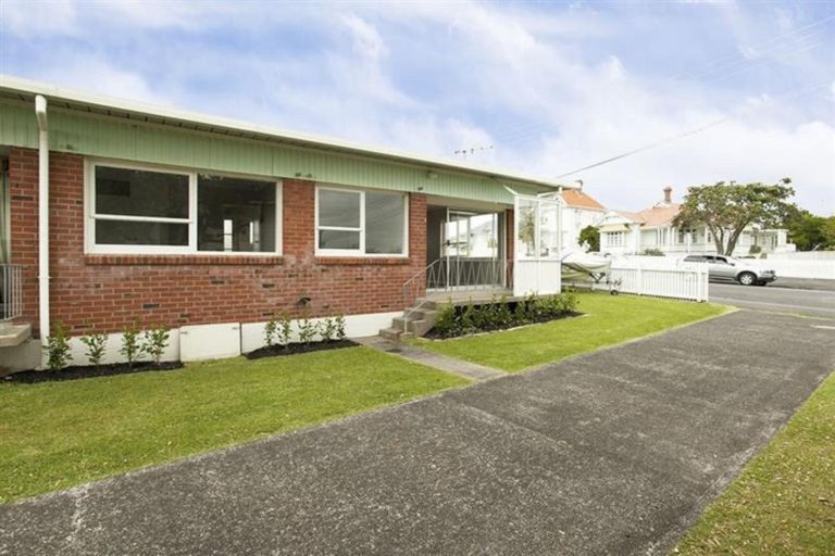 Photo of property in 1/134 Calliope Road, Stanley Point, Auckland, 0624