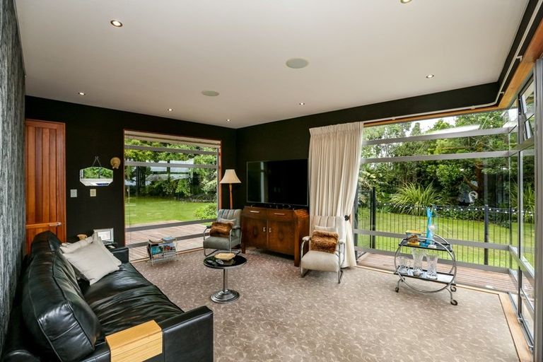 Photo of property in 531 South Road, Omata, New Plymouth, 4374