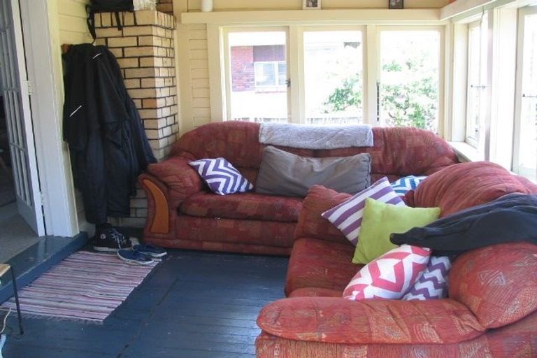 Photo of property in 1/12 Northumberland Avenue, Belmont, Auckland, 0622