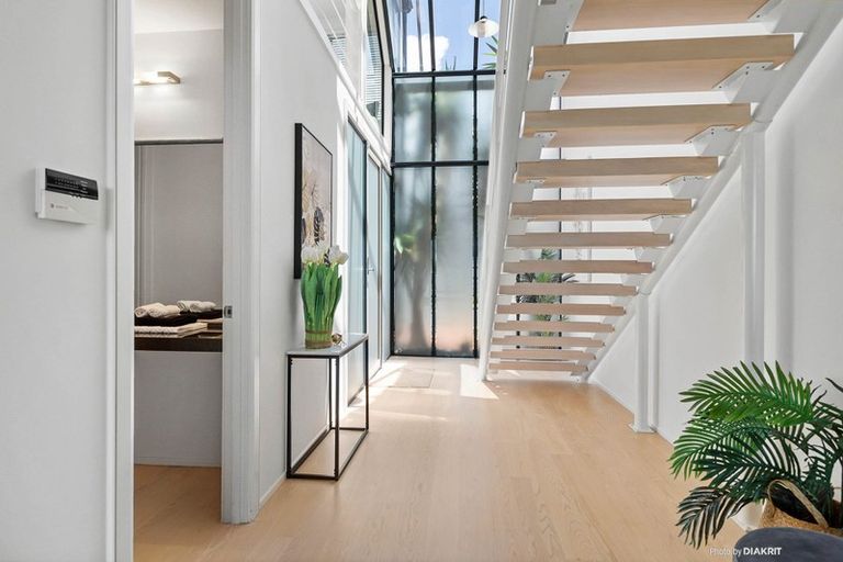 Photo of property in 23 Clermont Terrace, Kelburn, Wellington, 6012