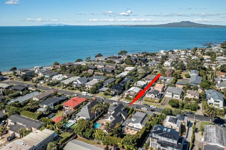 Photo of property in 12 Cecil Road, Milford, Auckland, 0620