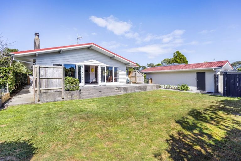 Photo of property in 397 Te Moana Road, Waikanae, 5036