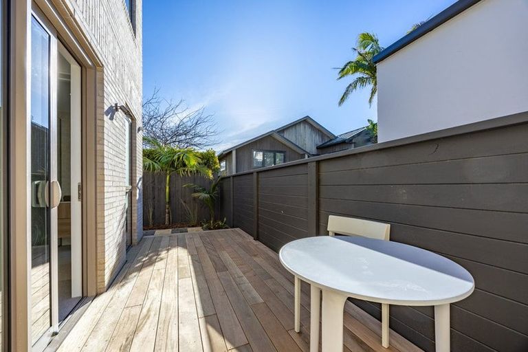 Photo of property in 2a Hauraki Road, Hauraki, Auckland, 0622