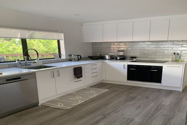 Photo of property in 2/11 Emery Grove, Bayview, Auckland, 0629