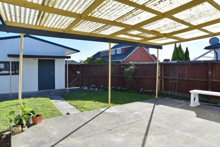 Photo of property in 213 Main North Road, Redwood, Christchurch, 8051