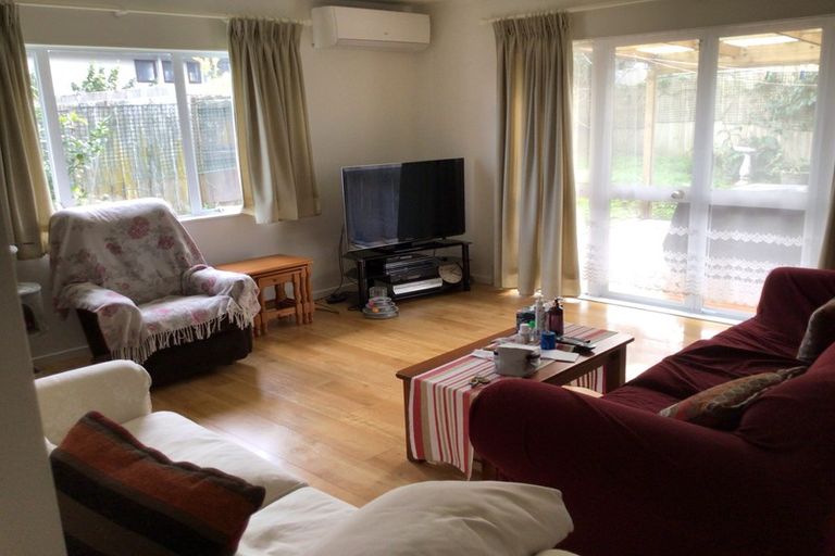 Photo of property in 2/11 Gloria Avenue, Te Atatu Peninsula, Auckland, 0610