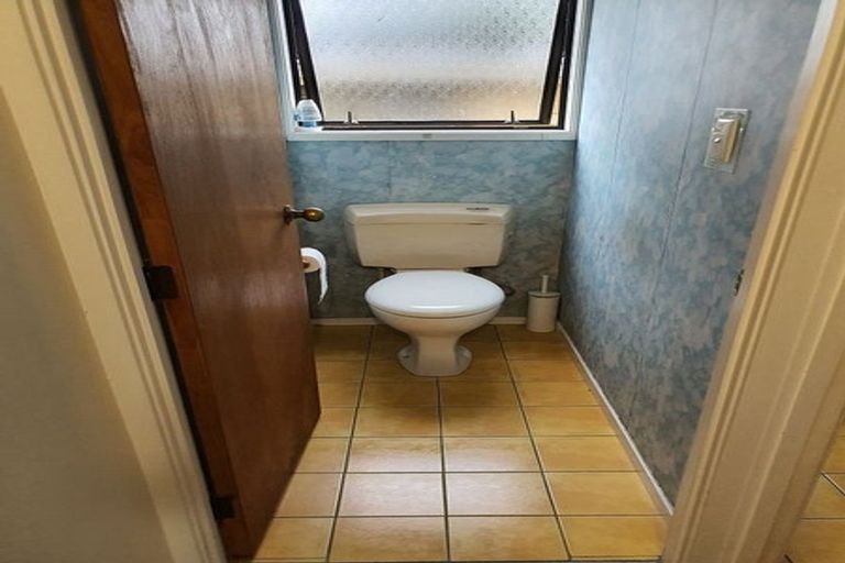 Photo of property in 2/1 Bamboo Grove, Kelston, Auckland, 0602