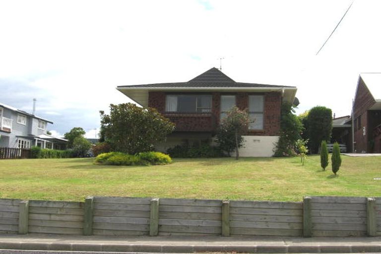 Photo of property in 1/11 Long Street, Torbay, Auckland, 0630