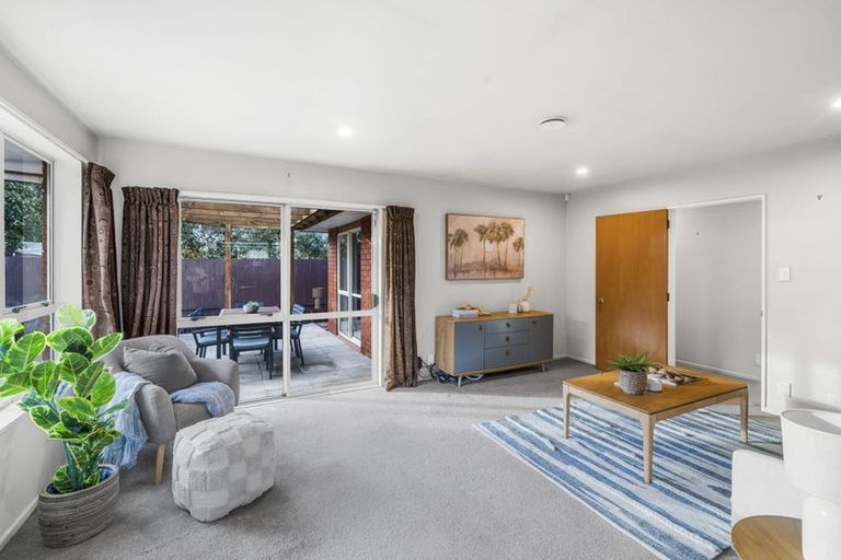 Photo of property in 33 Daniels Road, Redwood, Christchurch, 8051