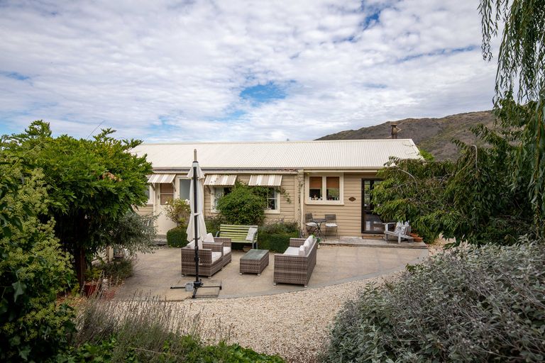 Photo of property in 10 Hazlett Street, Clyde, 9330