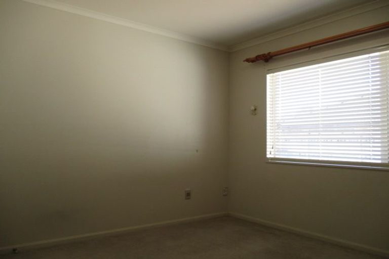 Photo of property in 12 Ballydonegan Rise, East Tamaki, Auckland, 2013