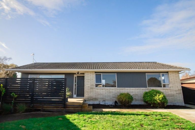 Photo of property in 32 Palliser Place, Milson, Palmerston North, 4414
