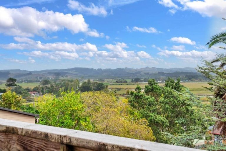 Photo of property in 24 Hand Road, Helensville, 0800