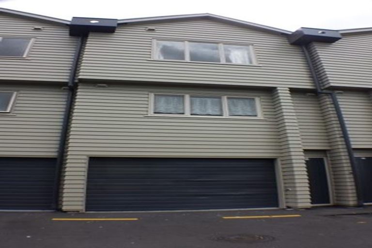 Photo of property in 2/4 Keeling Road, Henderson, Auckland, 0612