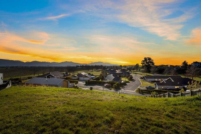 Photo of property in 38 Golf View Close, Fairhall, 7272