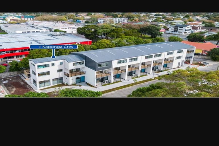 Photo of property in 9/1 Kaponga Crescent, New Lynn, Auckland, 0600