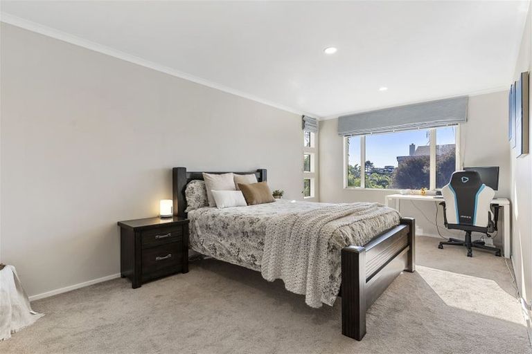 Photo of property in 3 Rosella Place, Murrays Bay, Auckland, 0630