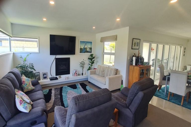 Photo of property in 16 Egmont Street, Patea, 4520