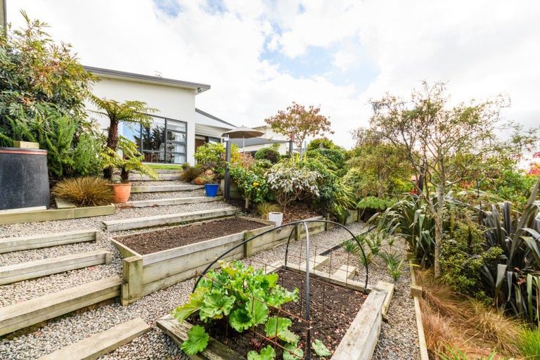 Photo of property in 4a Silkwood Place, Fitzherbert, Palmerston North, 4410