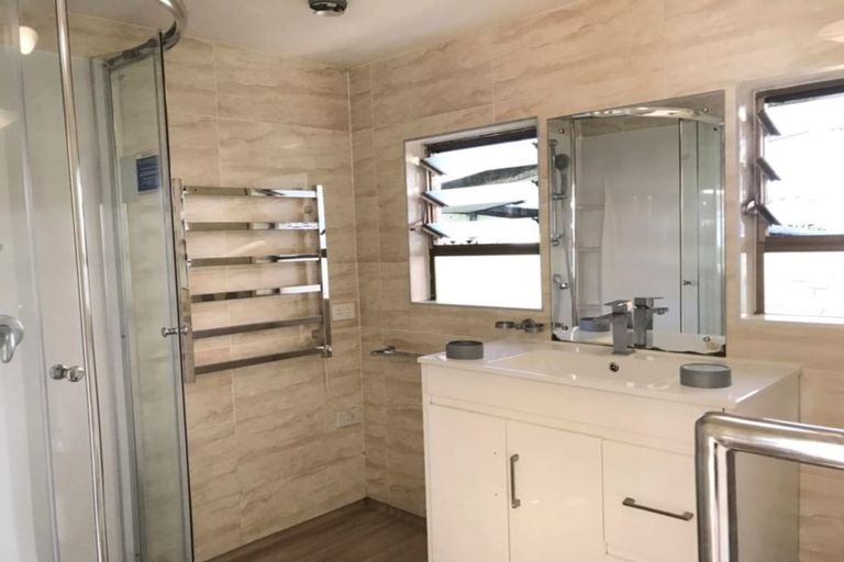 Photo of property in 4 Ondine Place, Glenfield, Auckland, 0629