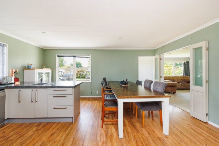 Photo of property in 14 Parkland Crescent, Terrace End, Palmerston North, 4410