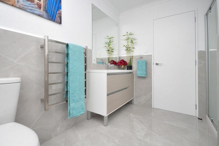 Photo of property in 11 Mahinga Lane, Massey, Auckland, 0614