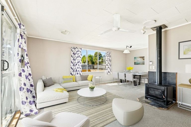 Photo of property in 56 Lavelle Road, Henderson, Auckland, 0612