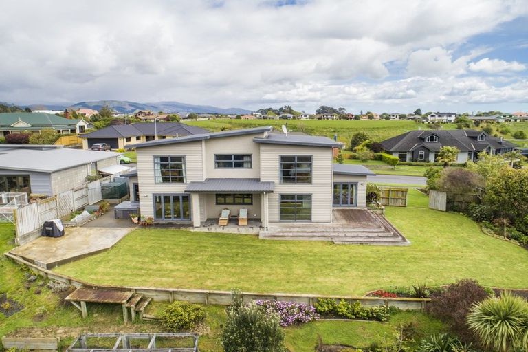 Photo of property in 76 Cashmere Drive, Fitzherbert, Palmerston North, 4410