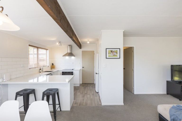 Photo of property in 2 Chatsworth Place, Highbury, Palmerston North, 4412