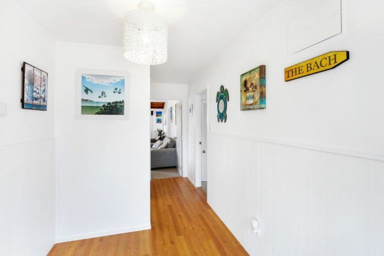 Photo of property in 21 Kahurangi Place, Snells Beach, 0920