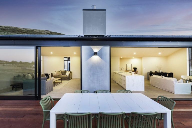 Photo of property in 8 Flowers Lane, Cracroft, Christchurch, 8022